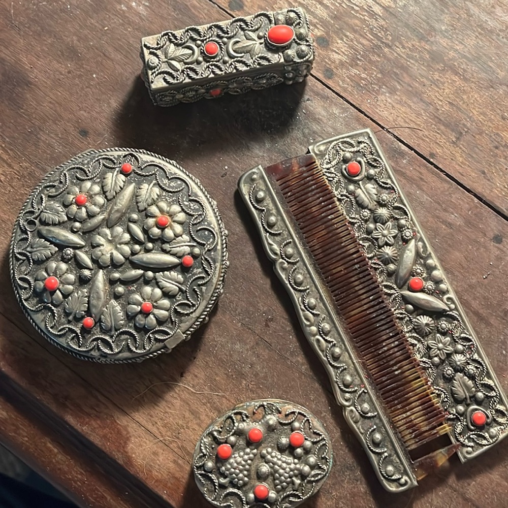 Antique beauty set